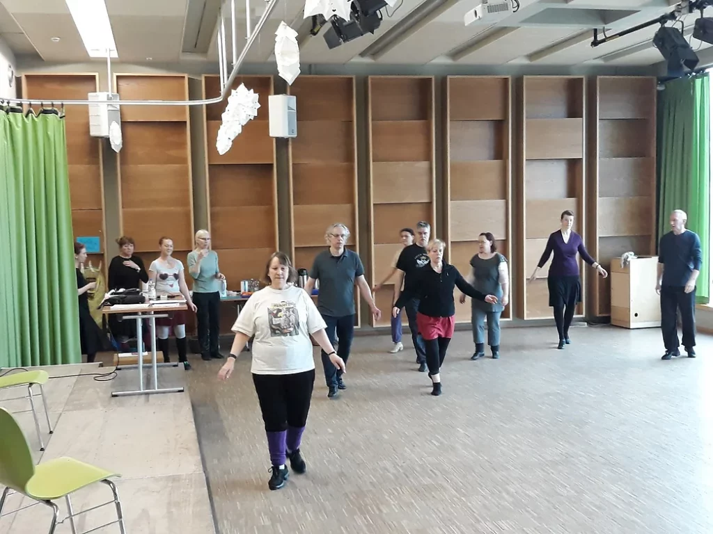 Philippa und Gefolge