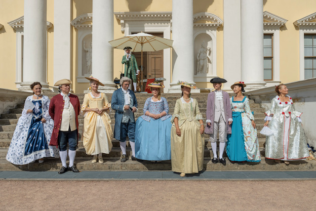 Start-Aufstellung vor dem Schloss